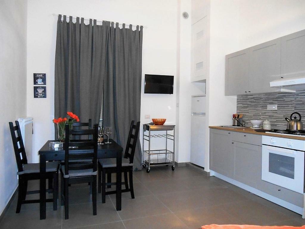 Casa Vacanza "Al Vicolo Delle Colonne" ساليرنو المظهر الخارجي الصورة