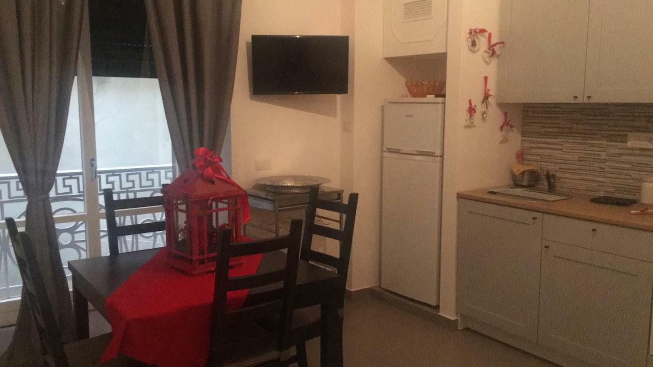 Casa Vacanza "Al Vicolo Delle Colonne" ساليرنو المظهر الخارجي الصورة