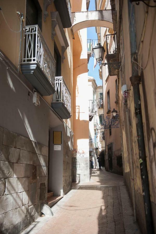 Casa Vacanza "Al Vicolo Delle Colonne" ساليرنو المظهر الخارجي الصورة