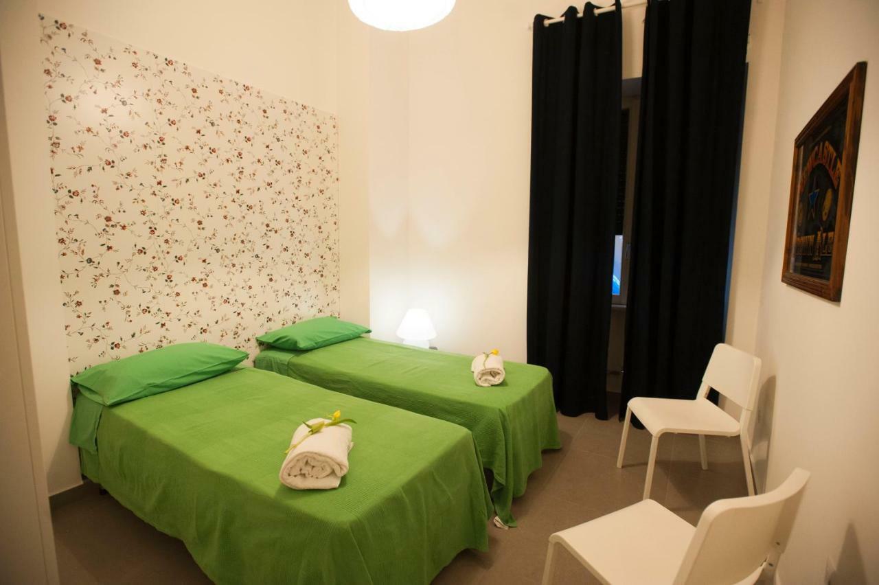 Casa Vacanza "Al Vicolo Delle Colonne" ساليرنو المظهر الخارجي الصورة