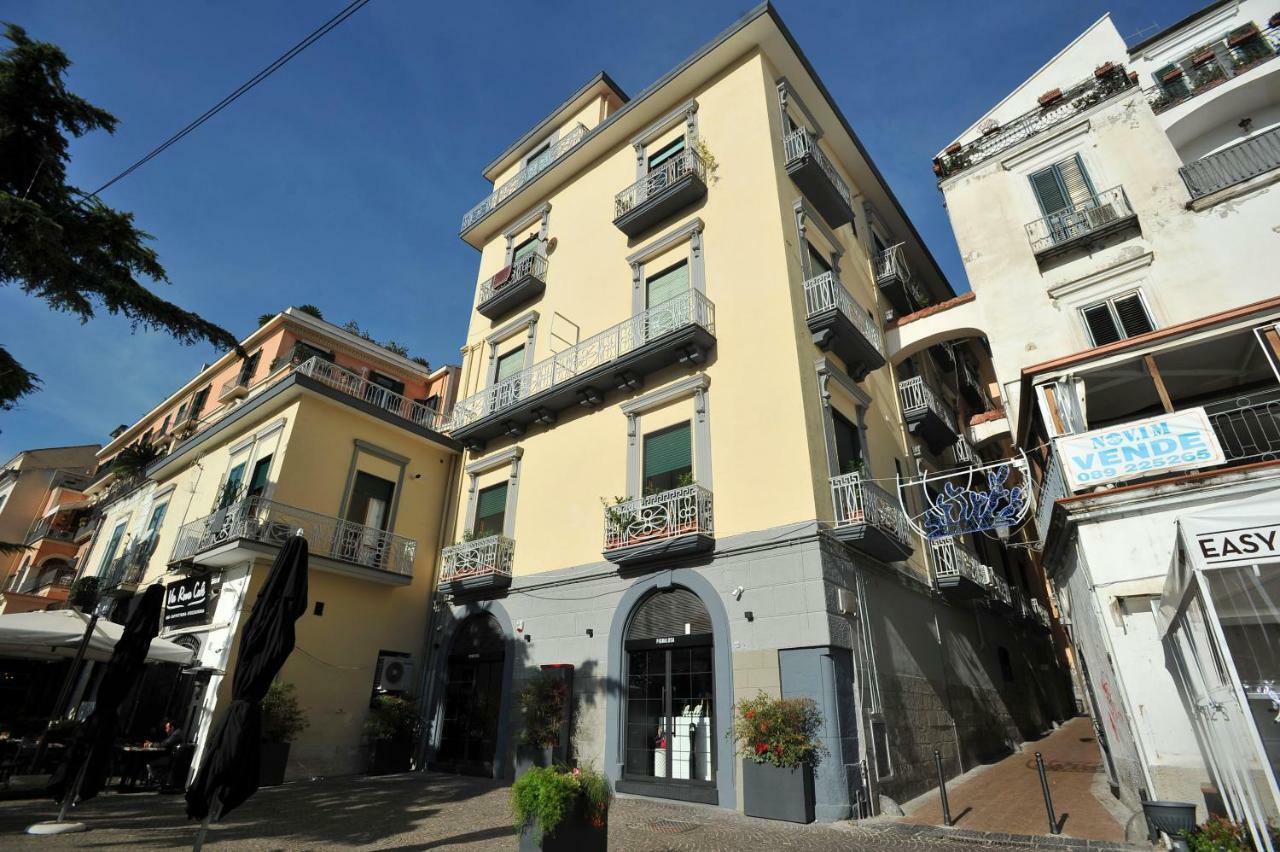Casa Vacanza "Al Vicolo Delle Colonne" ساليرنو المظهر الخارجي الصورة