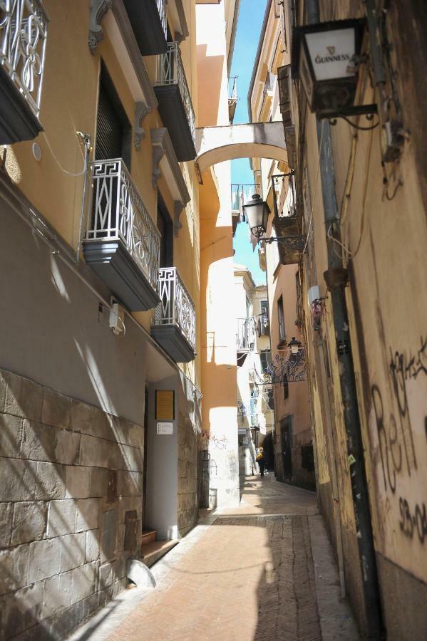 Casa Vacanza "Al Vicolo Delle Colonne" ساليرنو المظهر الخارجي الصورة