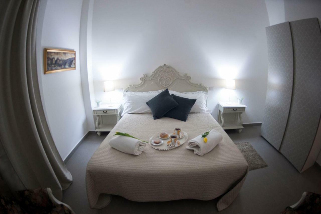 Casa Vacanza "Al Vicolo Delle Colonne" ساليرنو المظهر الخارجي الصورة