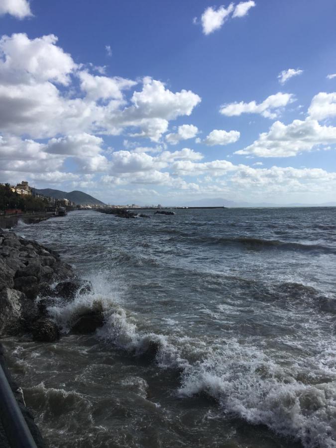Casa Vacanza "Al Vicolo Delle Colonne" ساليرنو المظهر الخارجي الصورة