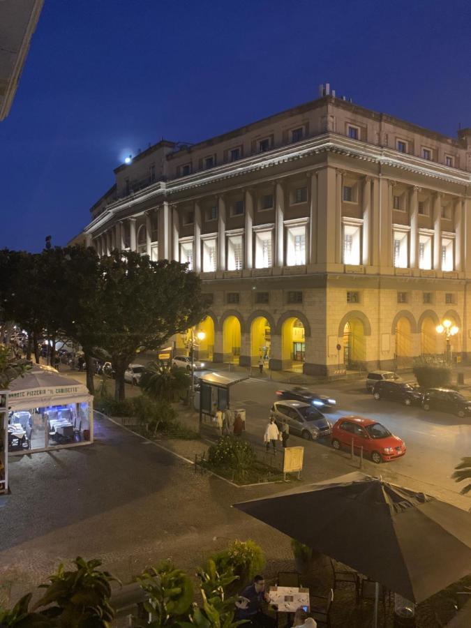 Casa Vacanza "Al Vicolo Delle Colonne" ساليرنو المظهر الخارجي الصورة